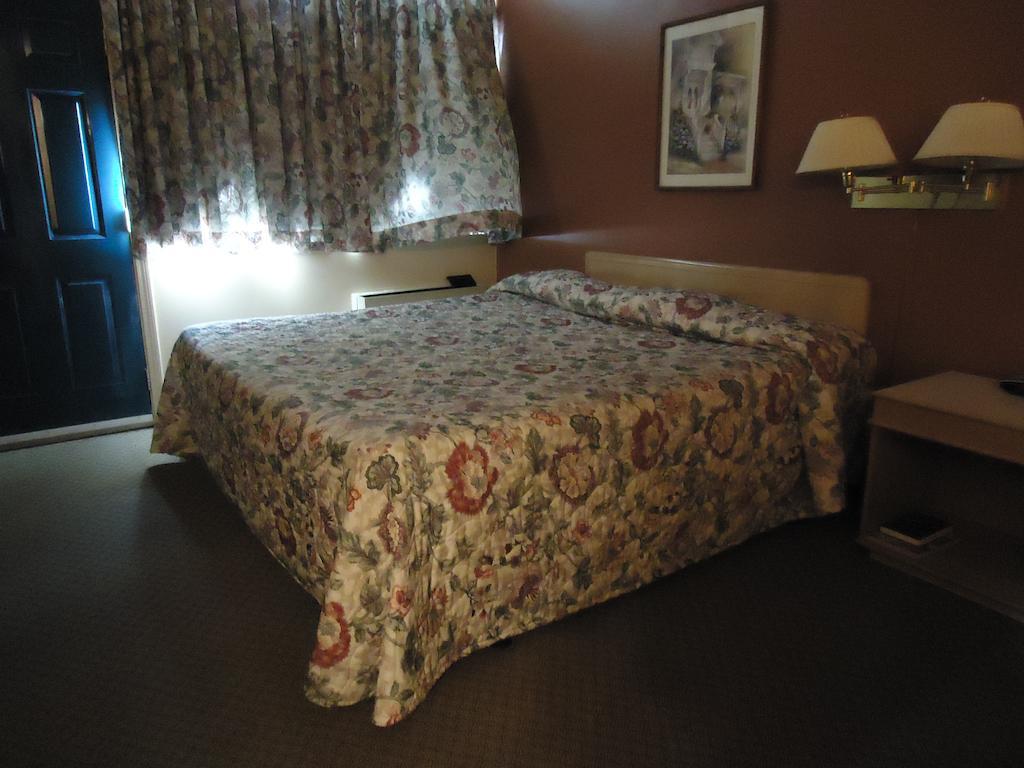 Canadian Motor Hotel Sault Ste. Marie Dış mekan fotoğraf