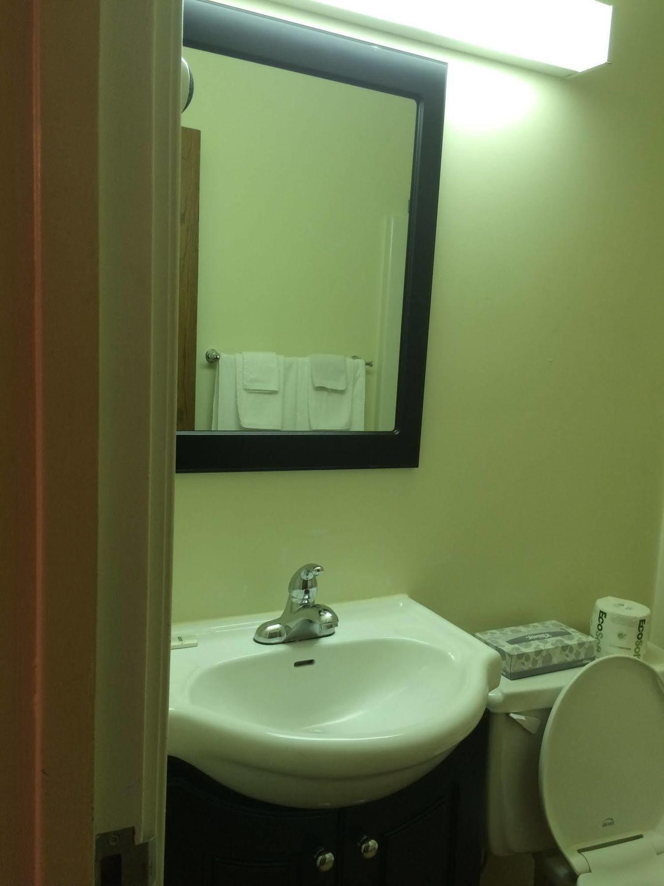 Canadian Motor Hotel Sault Ste. Marie Dış mekan fotoğraf