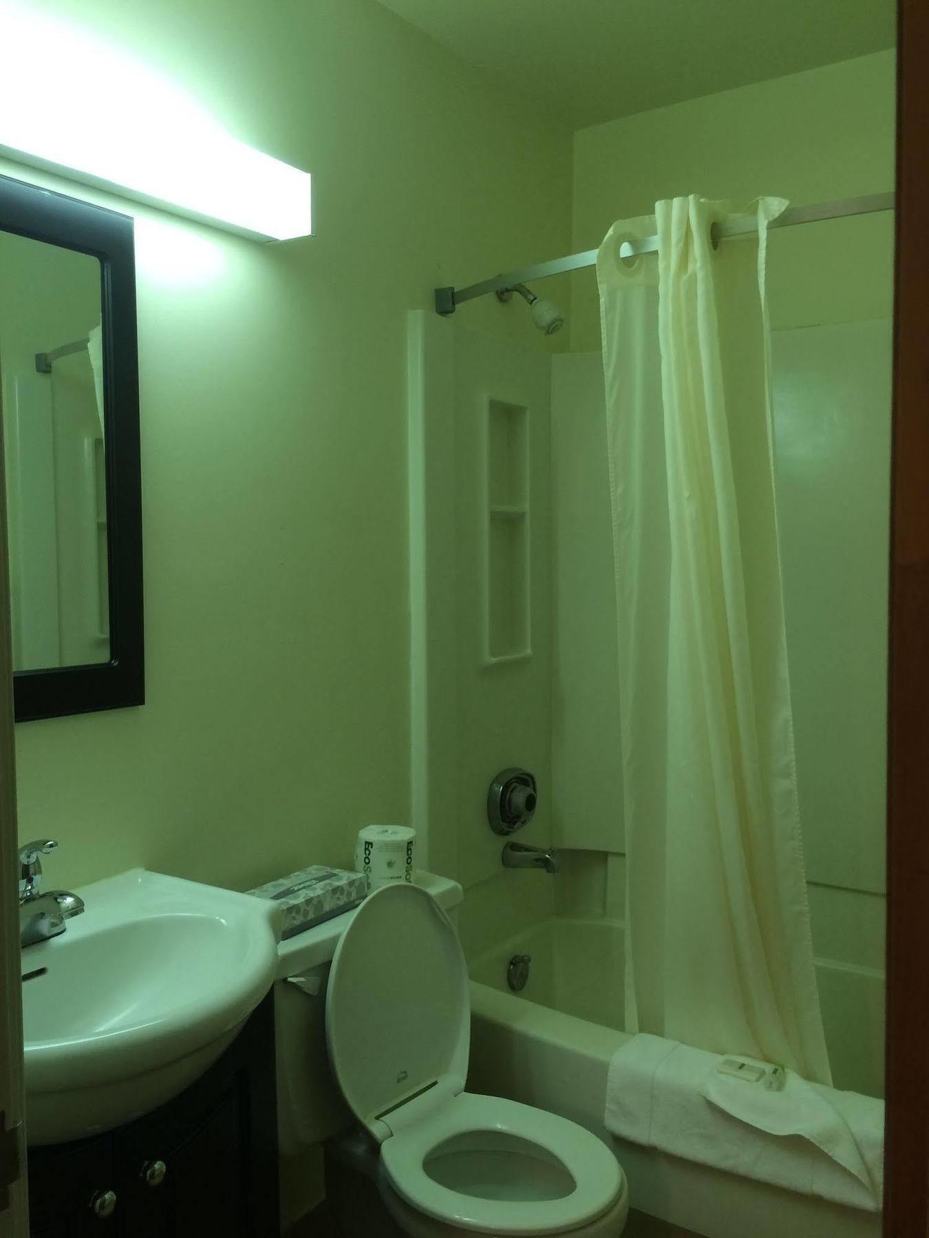 Canadian Motor Hotel Sault Ste. Marie Dış mekan fotoğraf
